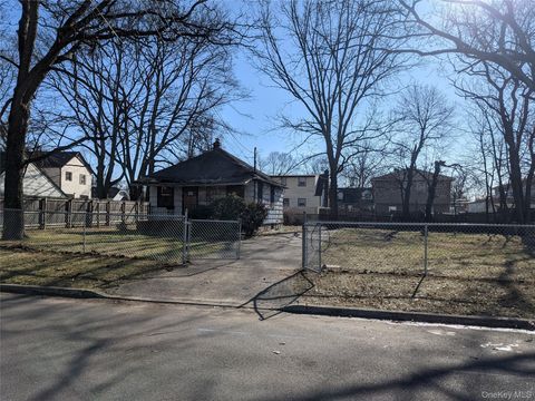 76 Cumberland Avenue, Roosevelt, NY 11575 - MLS#: 947552