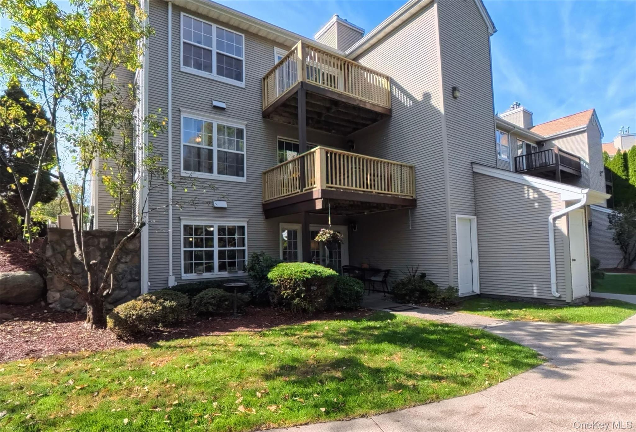 1020 Washington Green