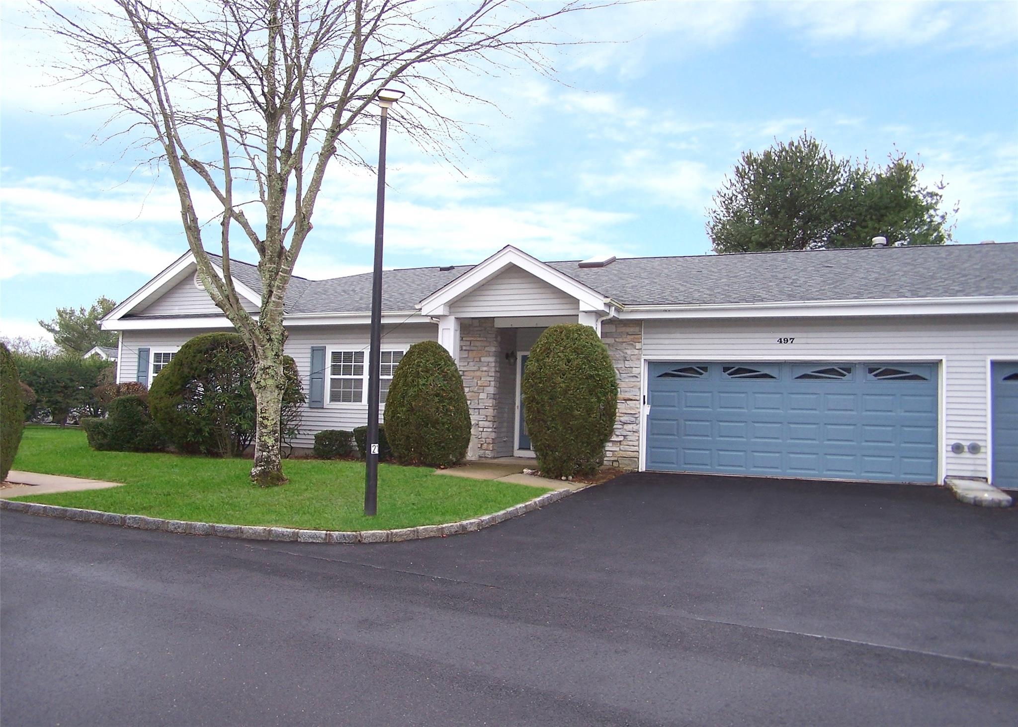 Oak Bluff Court, Moriches, Hamptons, NY - 2 Bedrooms  
3 Bathrooms - 