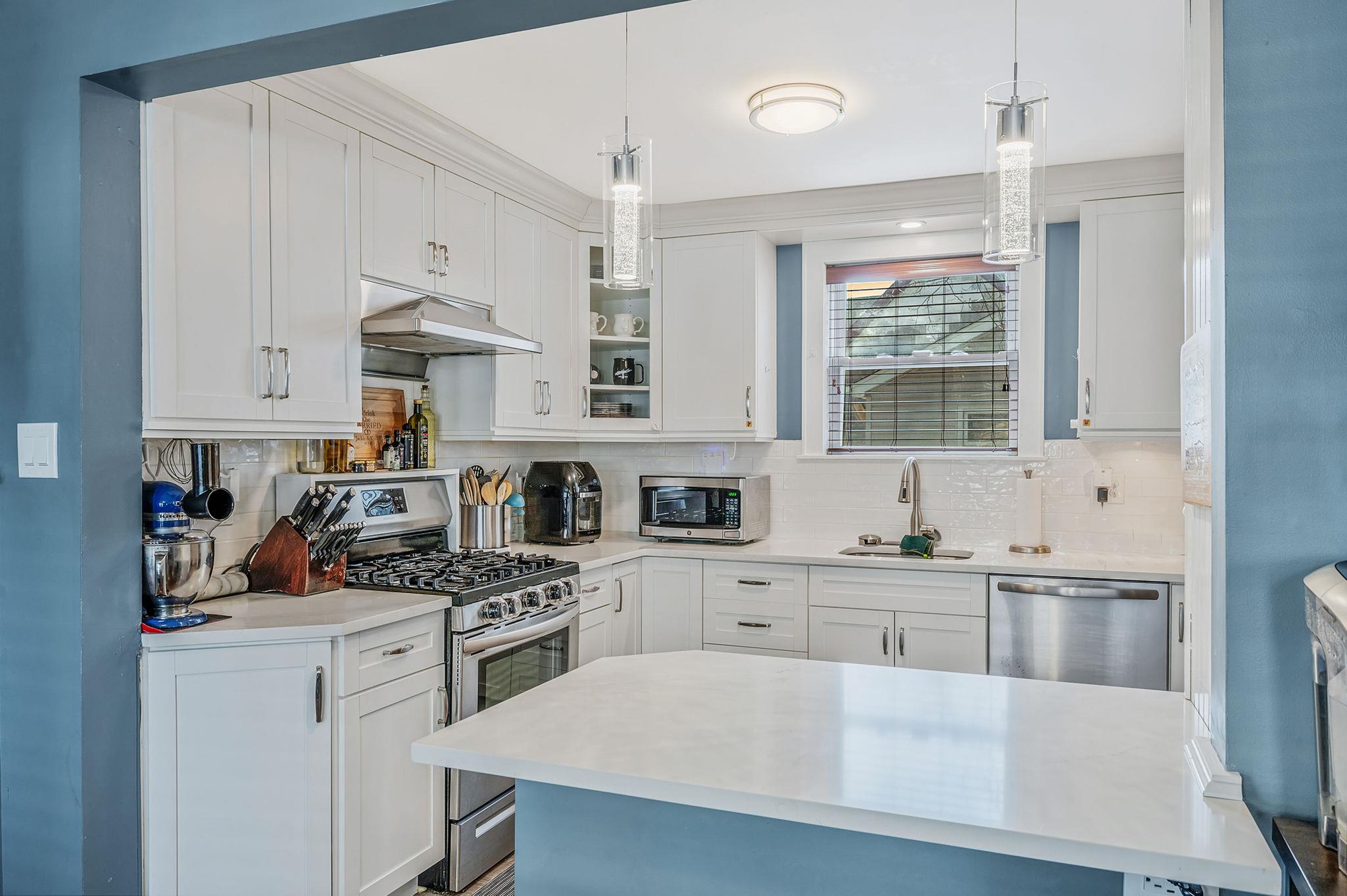 122 Broadway, Greenlawn, New York image 17
