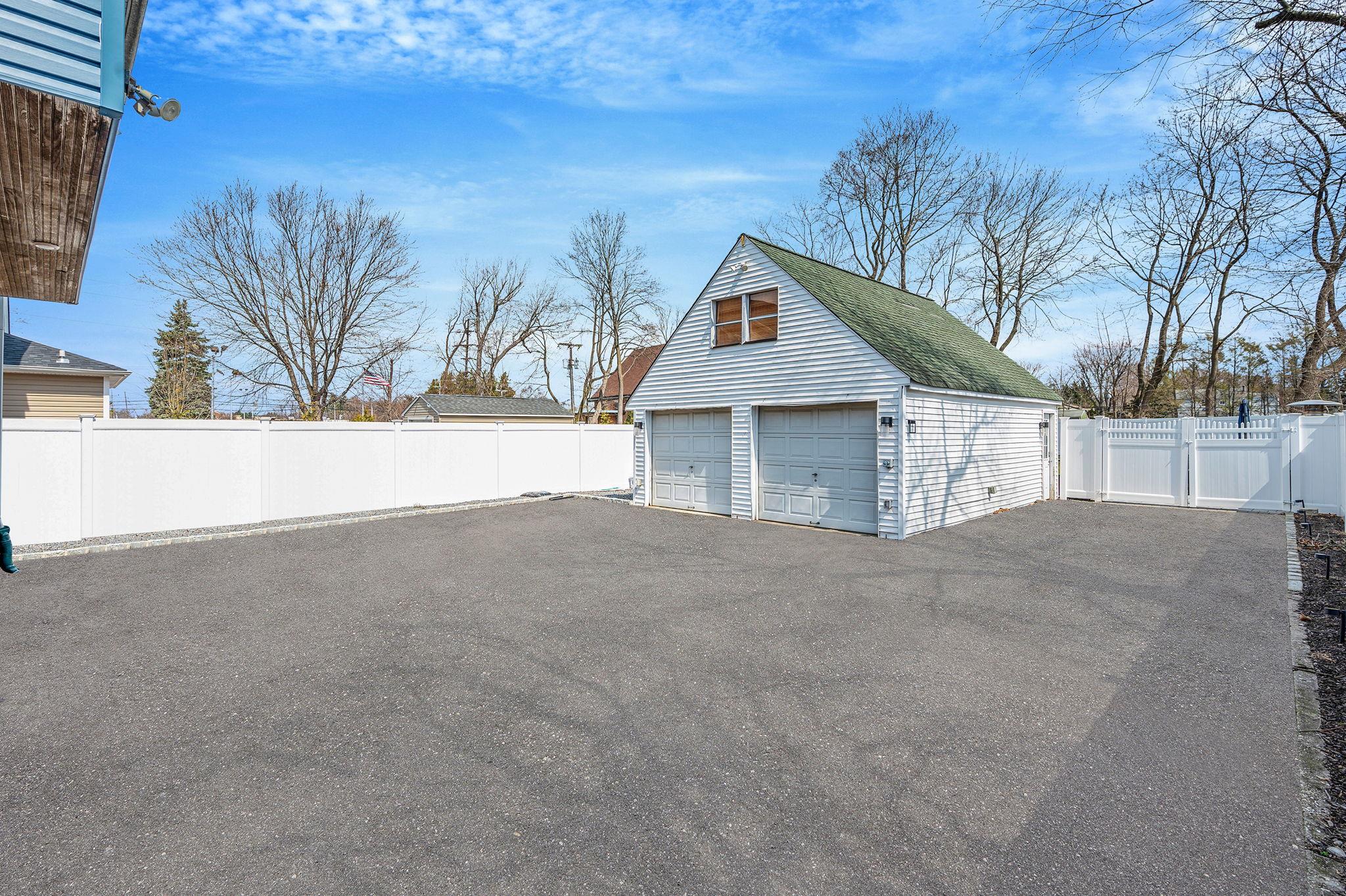 122 Broadway, Greenlawn, New York image 4