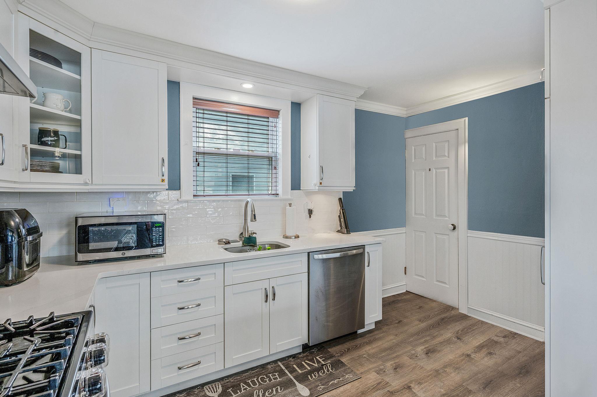 122 Broadway, Greenlawn, New York image 18