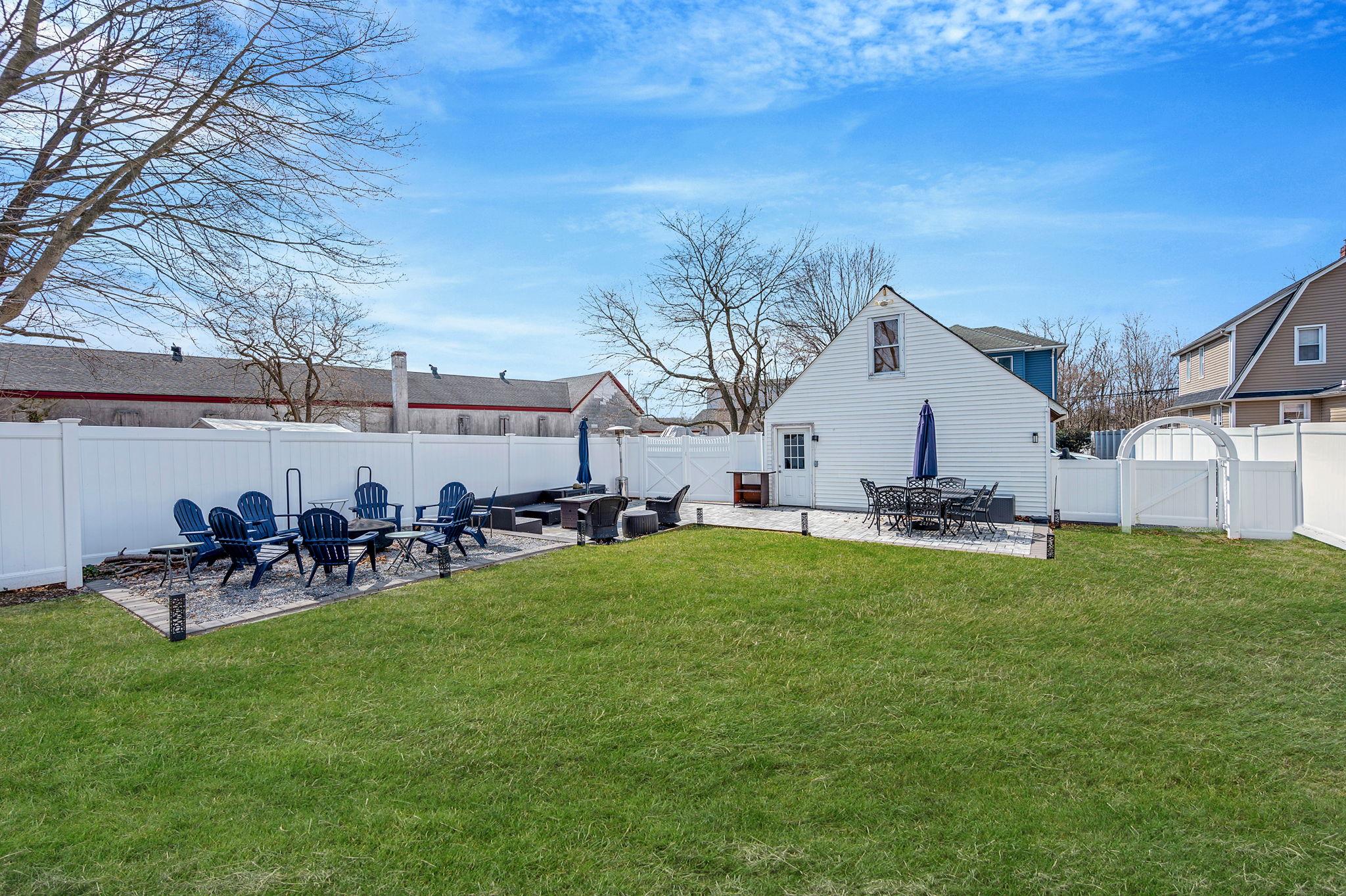 122 Broadway, Greenlawn, New York image 9