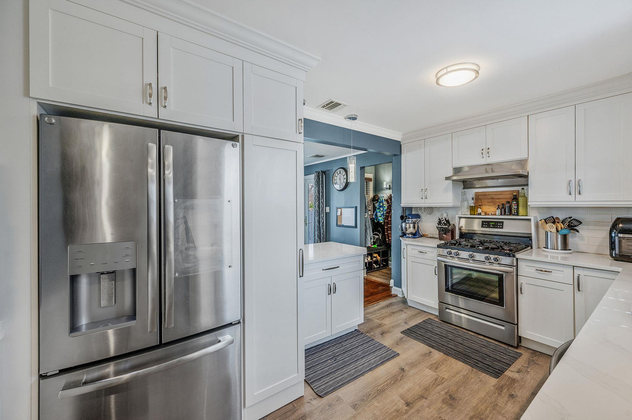122 Broadway, Greenlawn, New York image 19