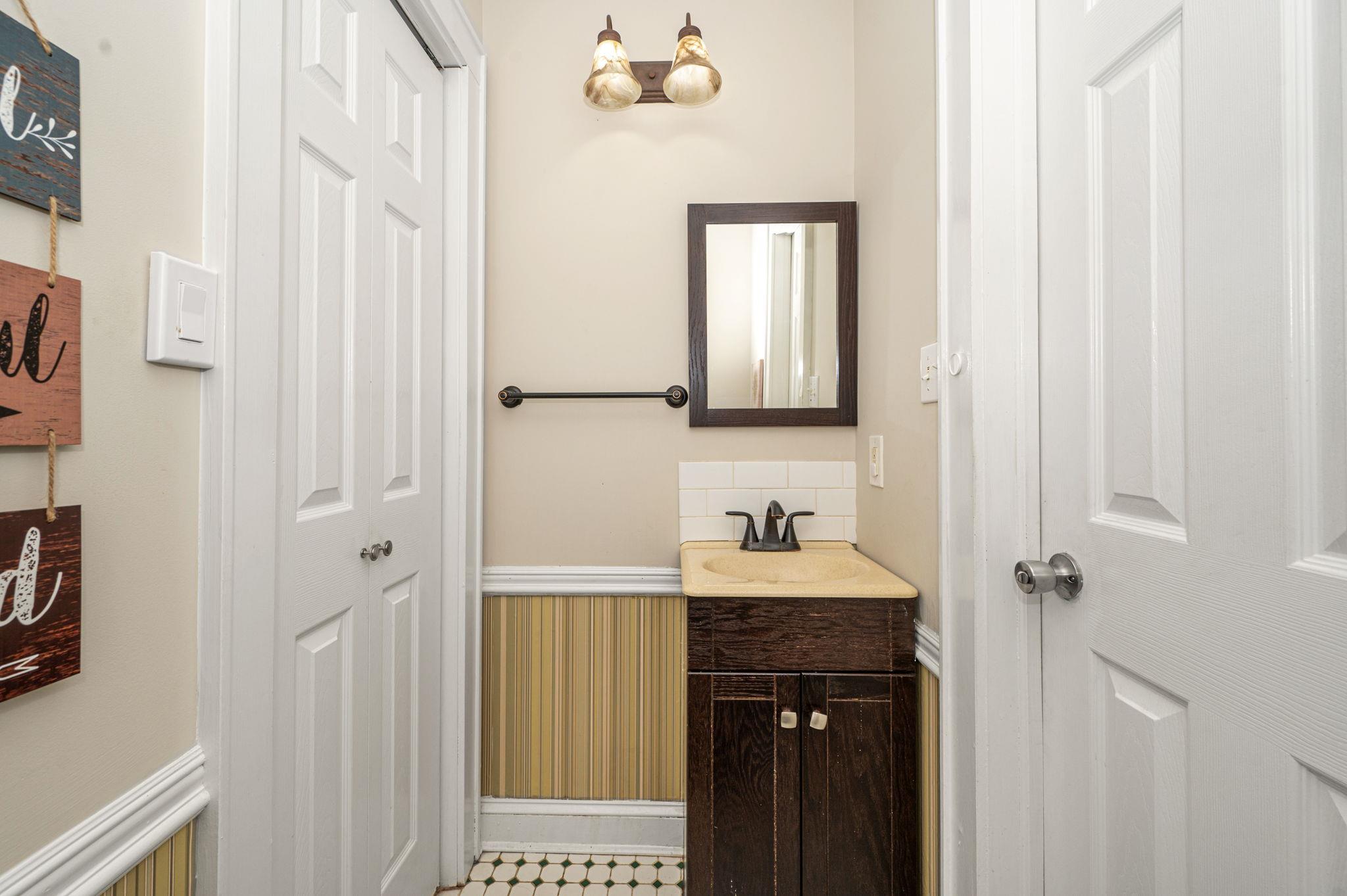 122 Broadway, Greenlawn, New York image 22