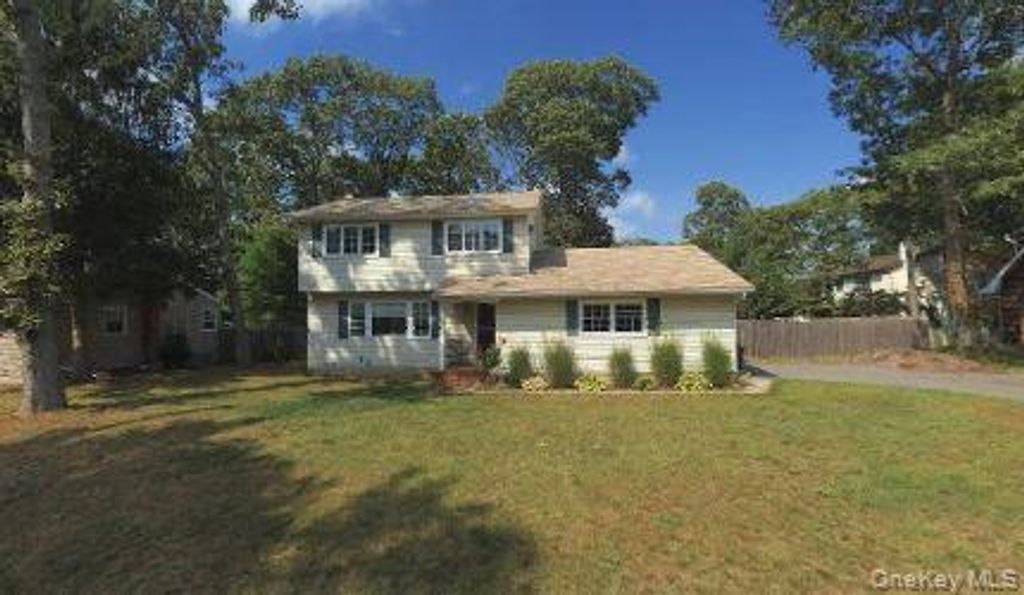 Photo of 43 Vanderbilt Avenue, Saint James, NY 11780 (MLS # 997288)
