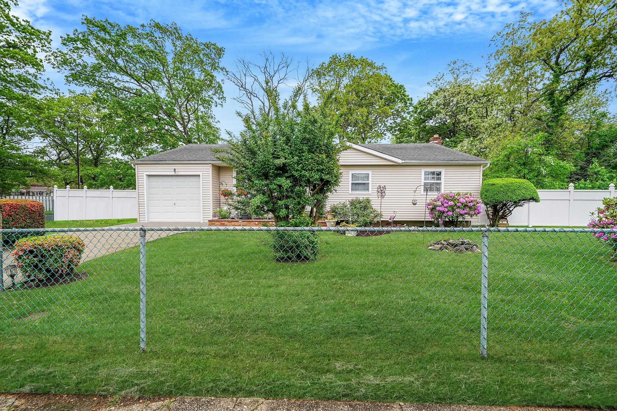 54 Williams Avenue, Amityville, New York image 2