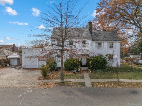 Townhouse For Sale - 52-06 Bowne Street<br/> Flushing, NY 11355