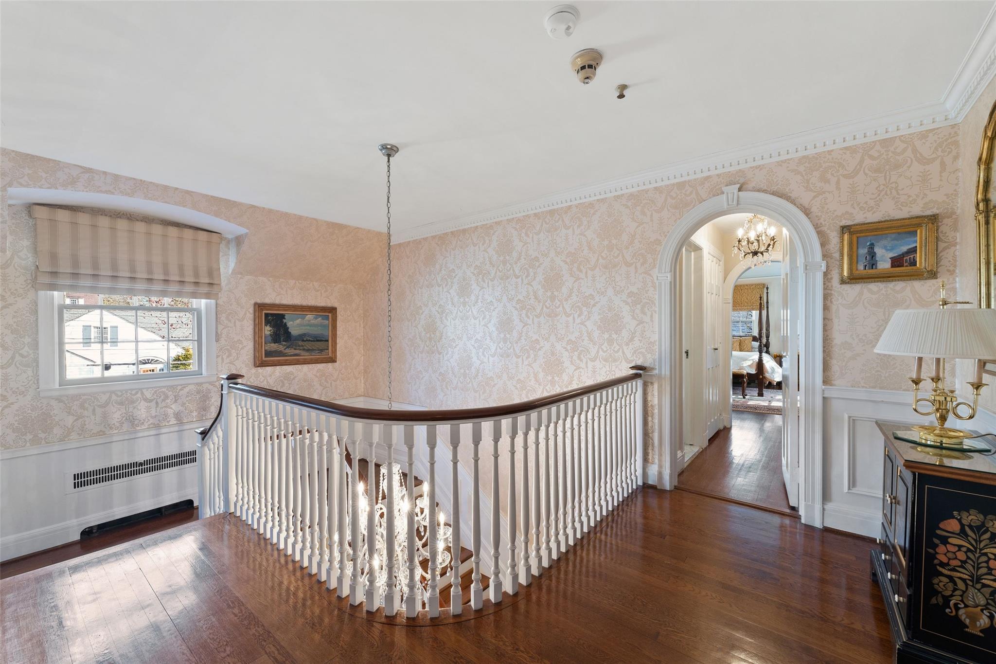 28 W Ridgecroft Road, Bronxville, New York image 13