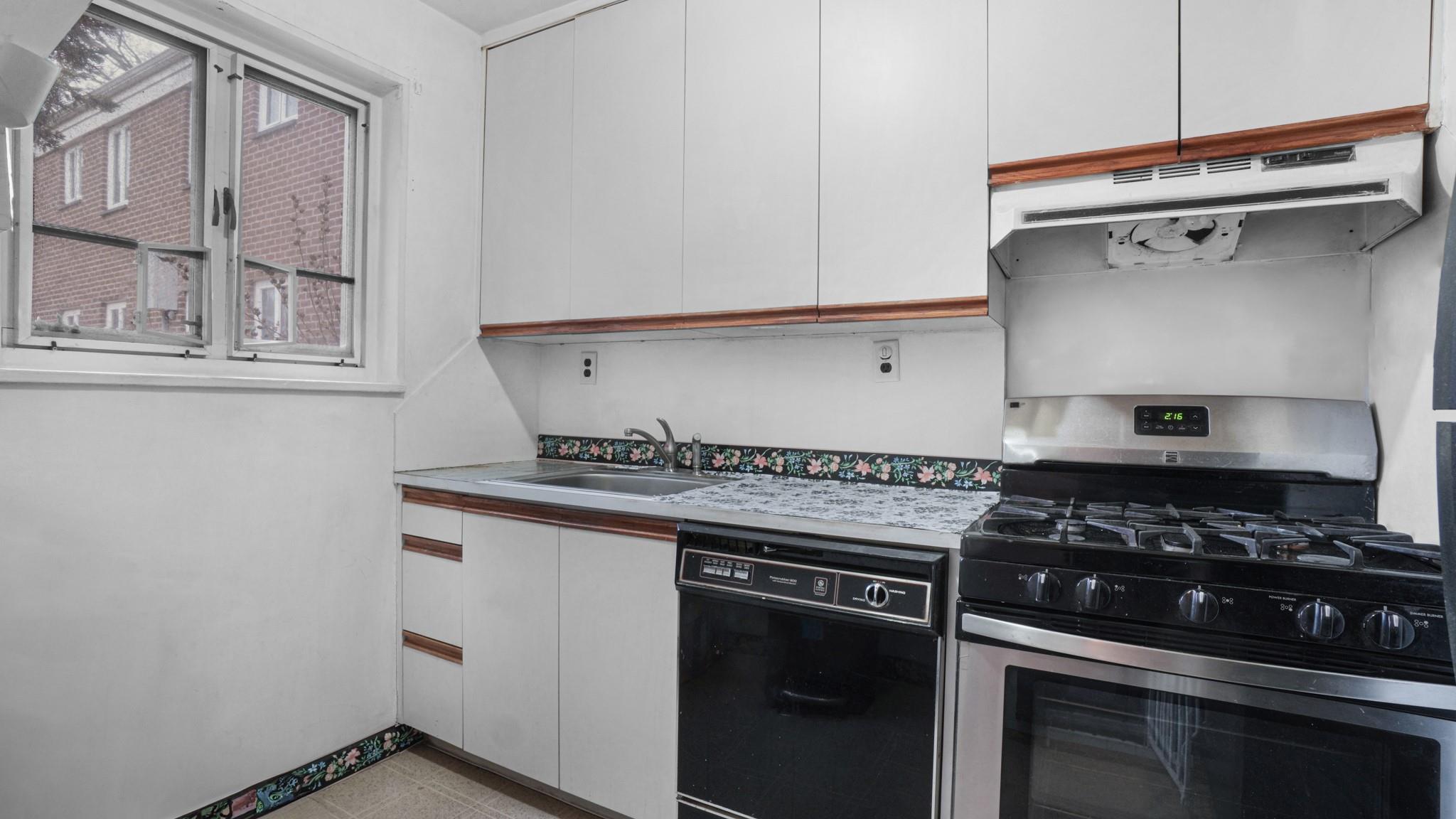 229-20 Hillside Ave Ave #1, Bellaire, New York image 3