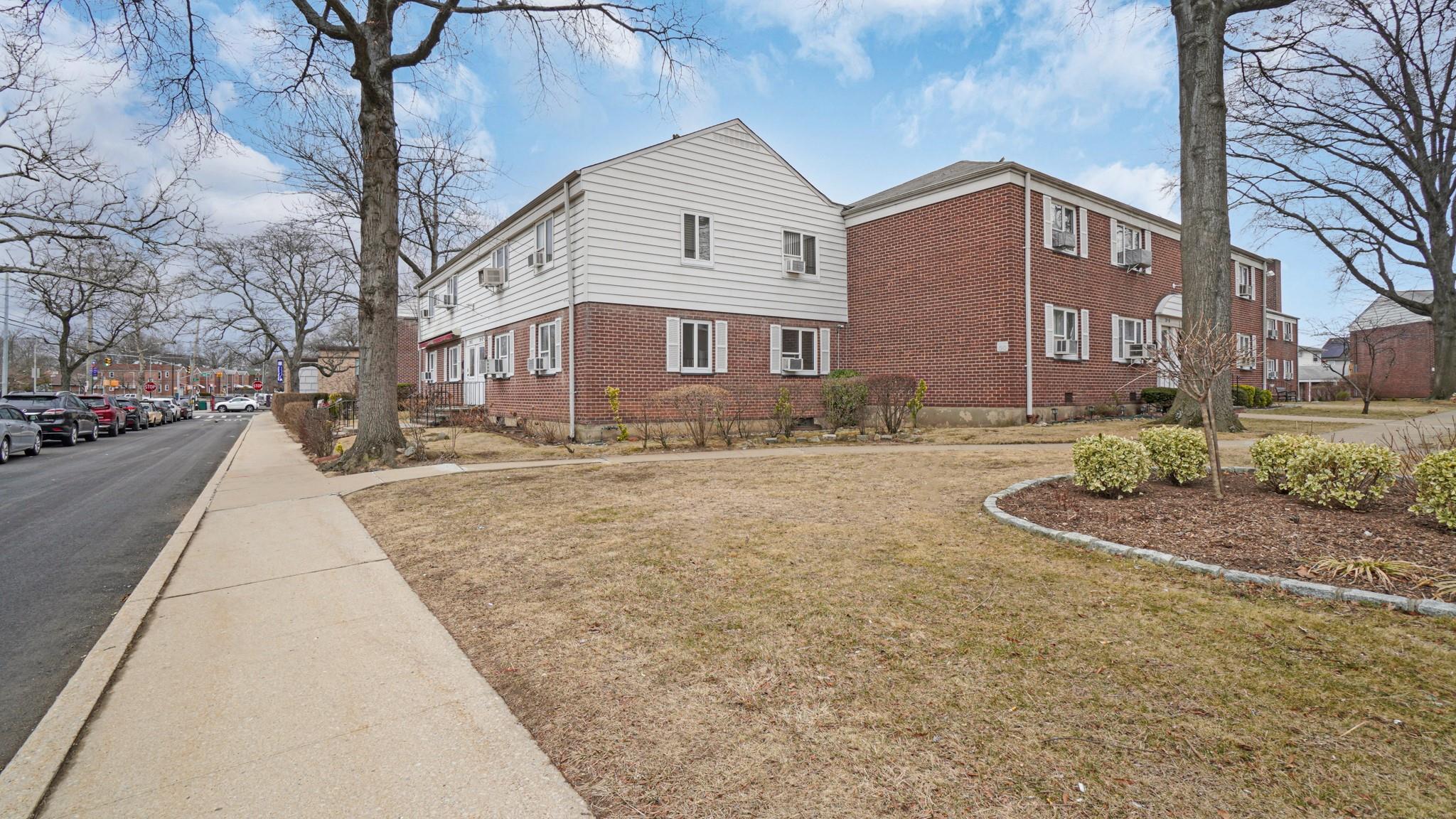 229-20 Hillside Ave Ave #1, Bellaire, New York image 2