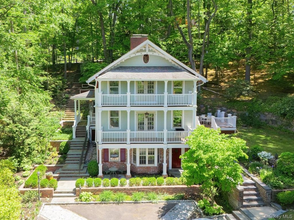 Photo of 291 Prospect Avenue, Sea Cliff, NY 11579 (MLS # 1000949)