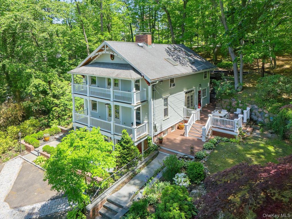 Photo of 291 Prospect Avenue, Sea Cliff, NY 11579 (MLS # 1000949)