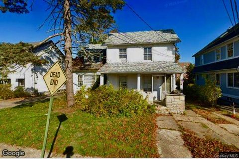 Photo of 110 Stella Court, Lynbrook, NY 11563 (MLS # 910817)