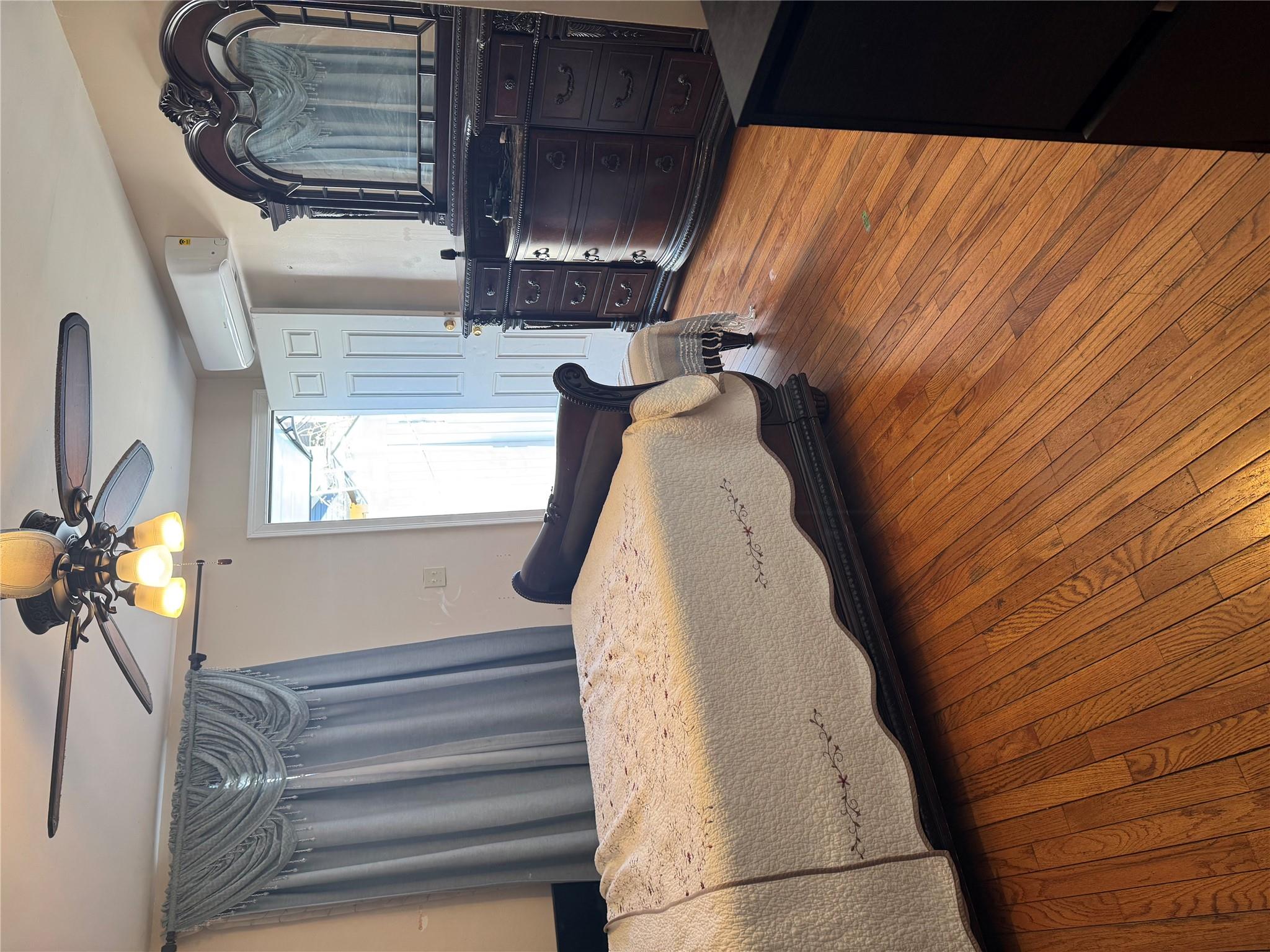 116th Road, Jamaica, Queens, NY - 3 Bedrooms  
1 Bathrooms  
8 Rooms - 