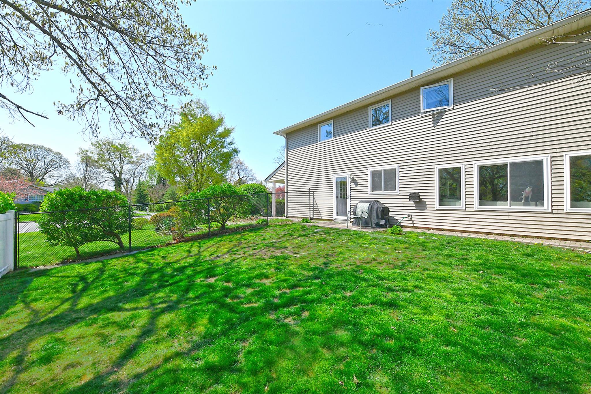 55 Cross Bow Lane, Commack, New York image 25