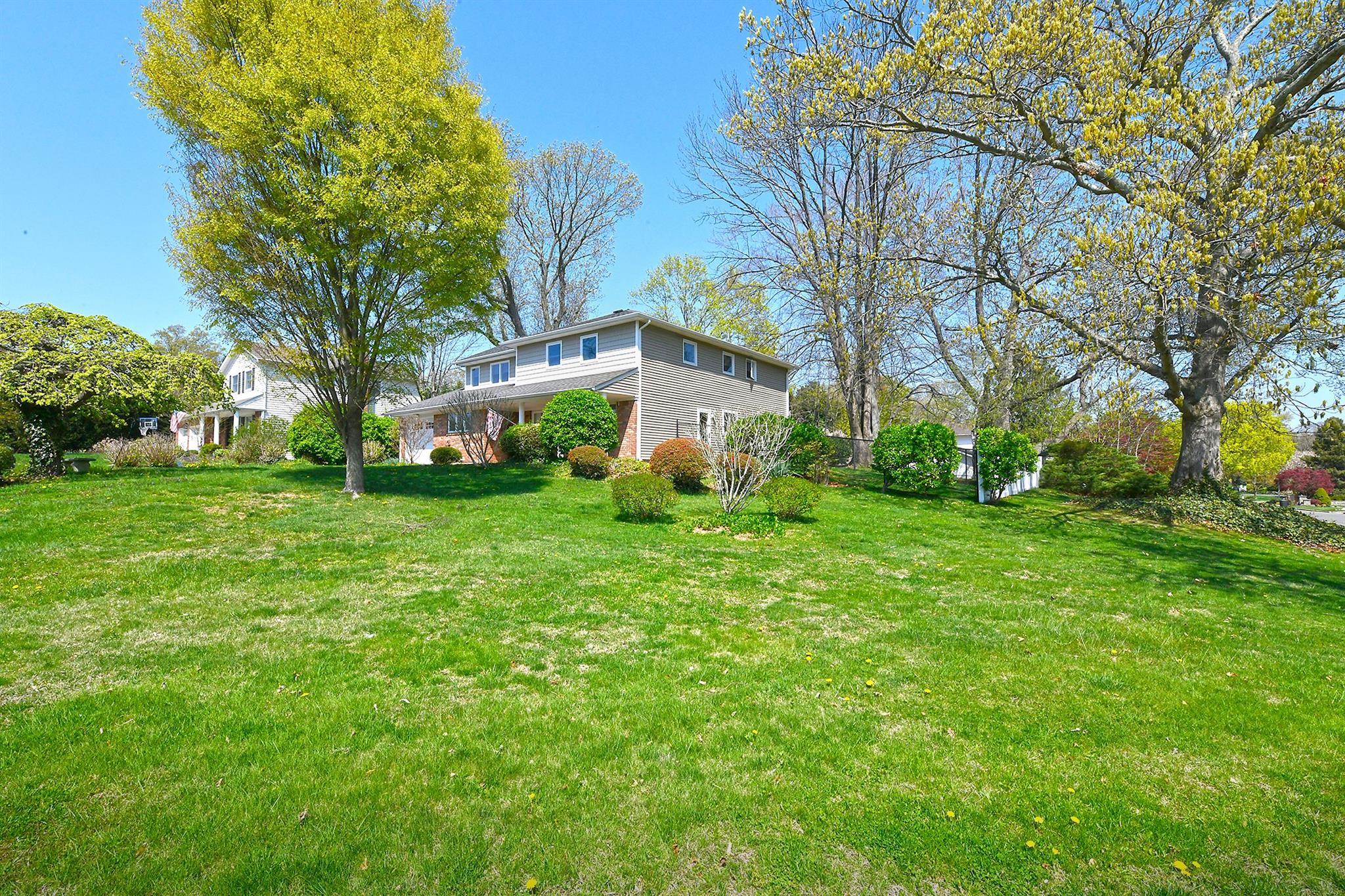 55 Cross Bow Lane, Commack, New York image 26