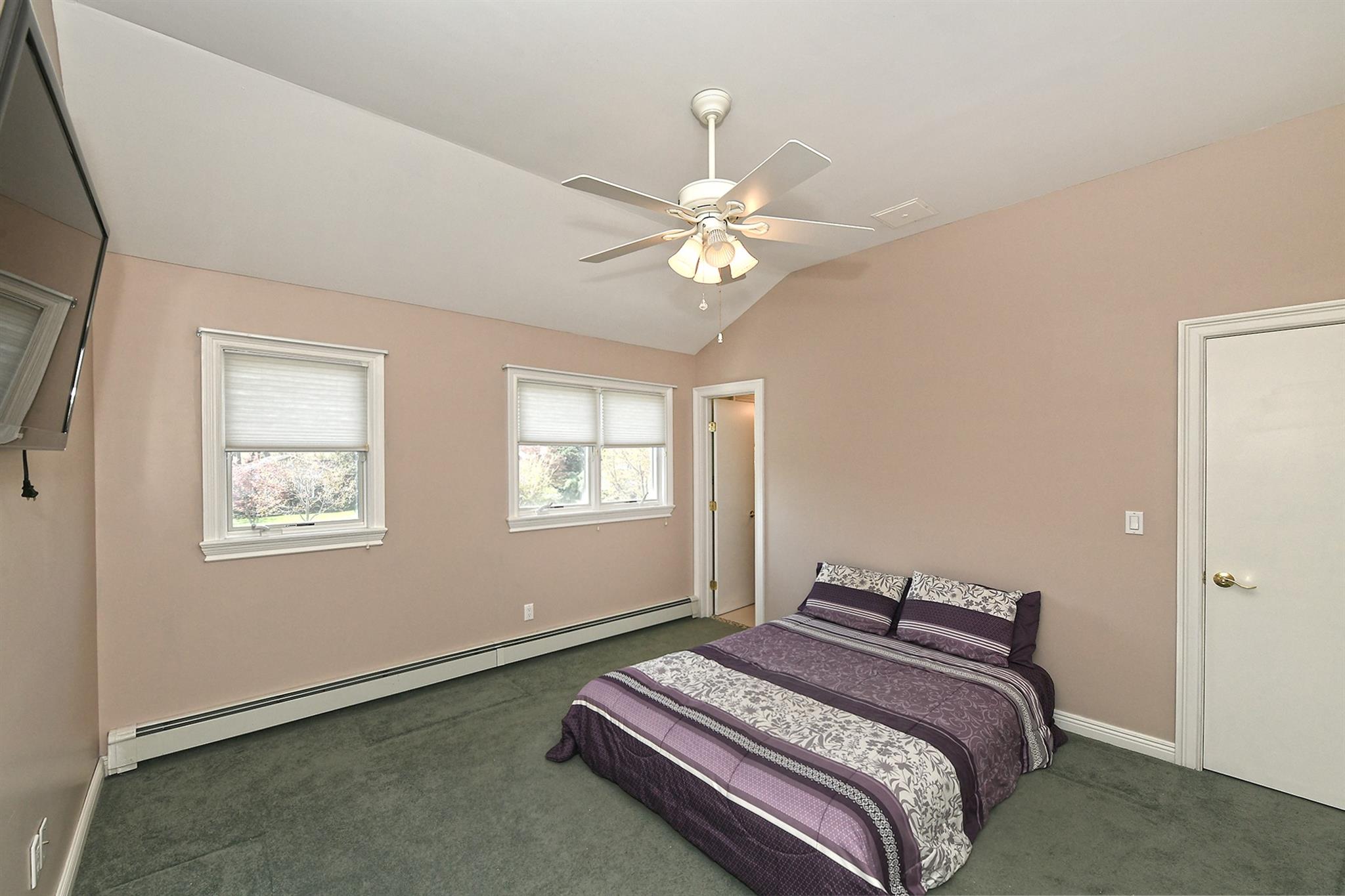 55 Cross Bow Lane, Commack, New York image 15