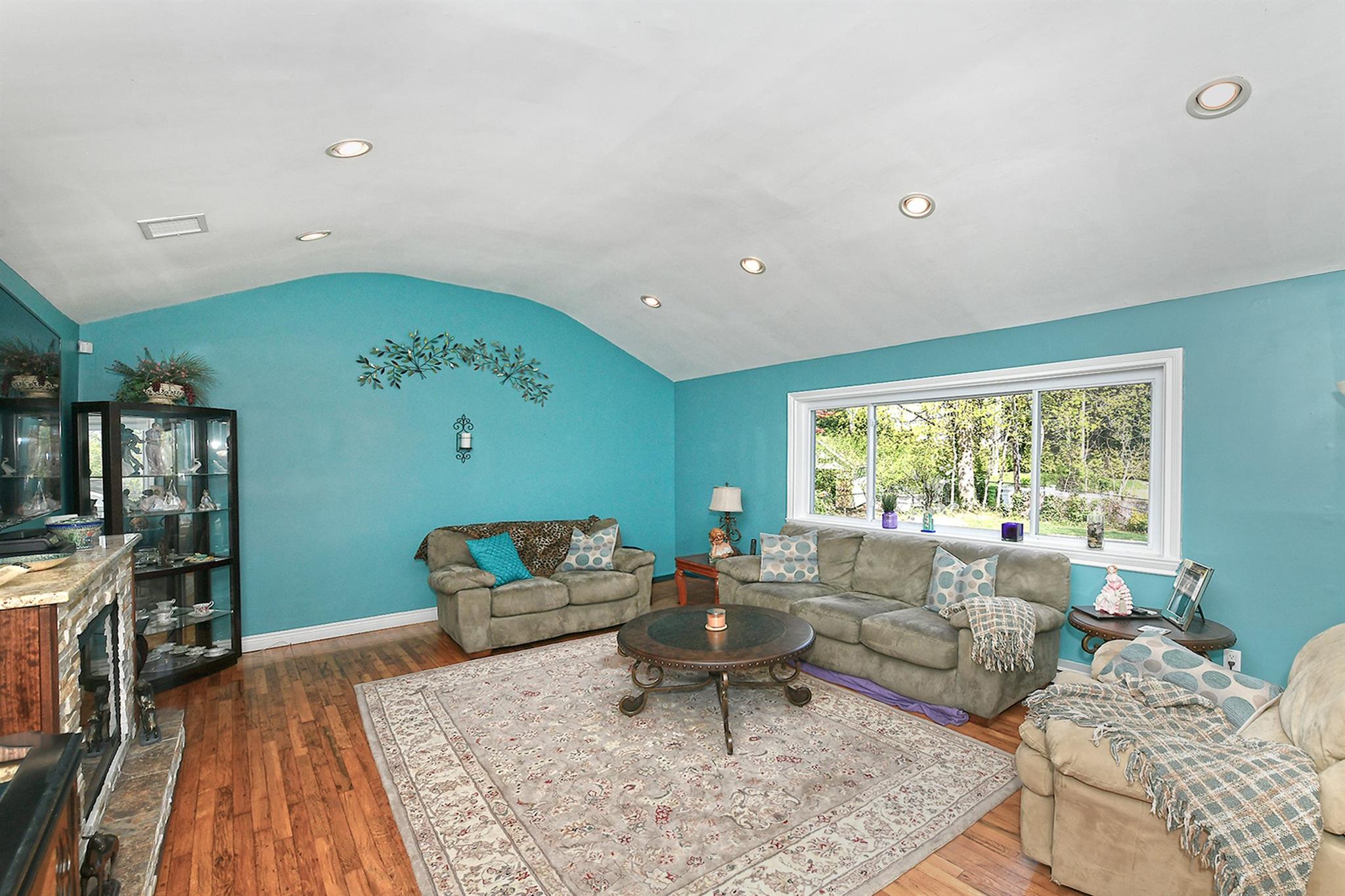 55 Cross Bow Lane, Commack, New York image 11