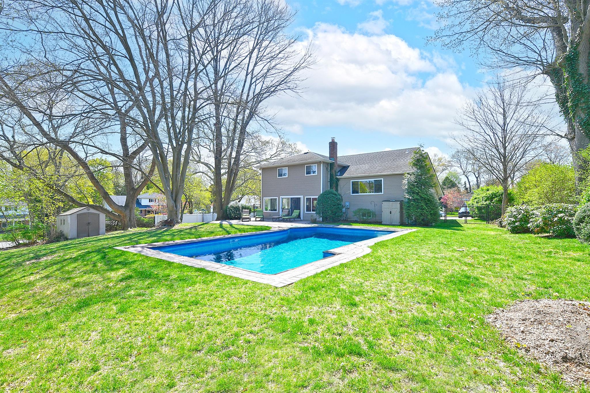 55 Cross Bow Lane, Commack, New York image 24