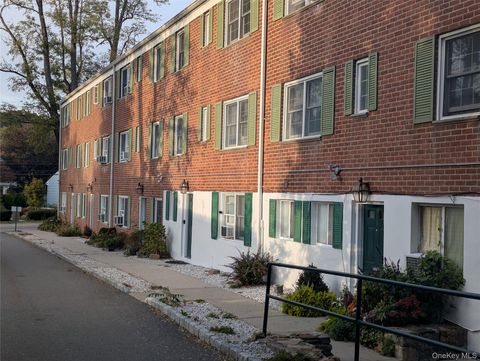 Photo of 600 Bedford Rd #14, Pleasantville, NY 10570 (MLS # 925621) Photo of 600 Bedford Rd #14, Pleasantville, NY 10570 (MLS # 925621)