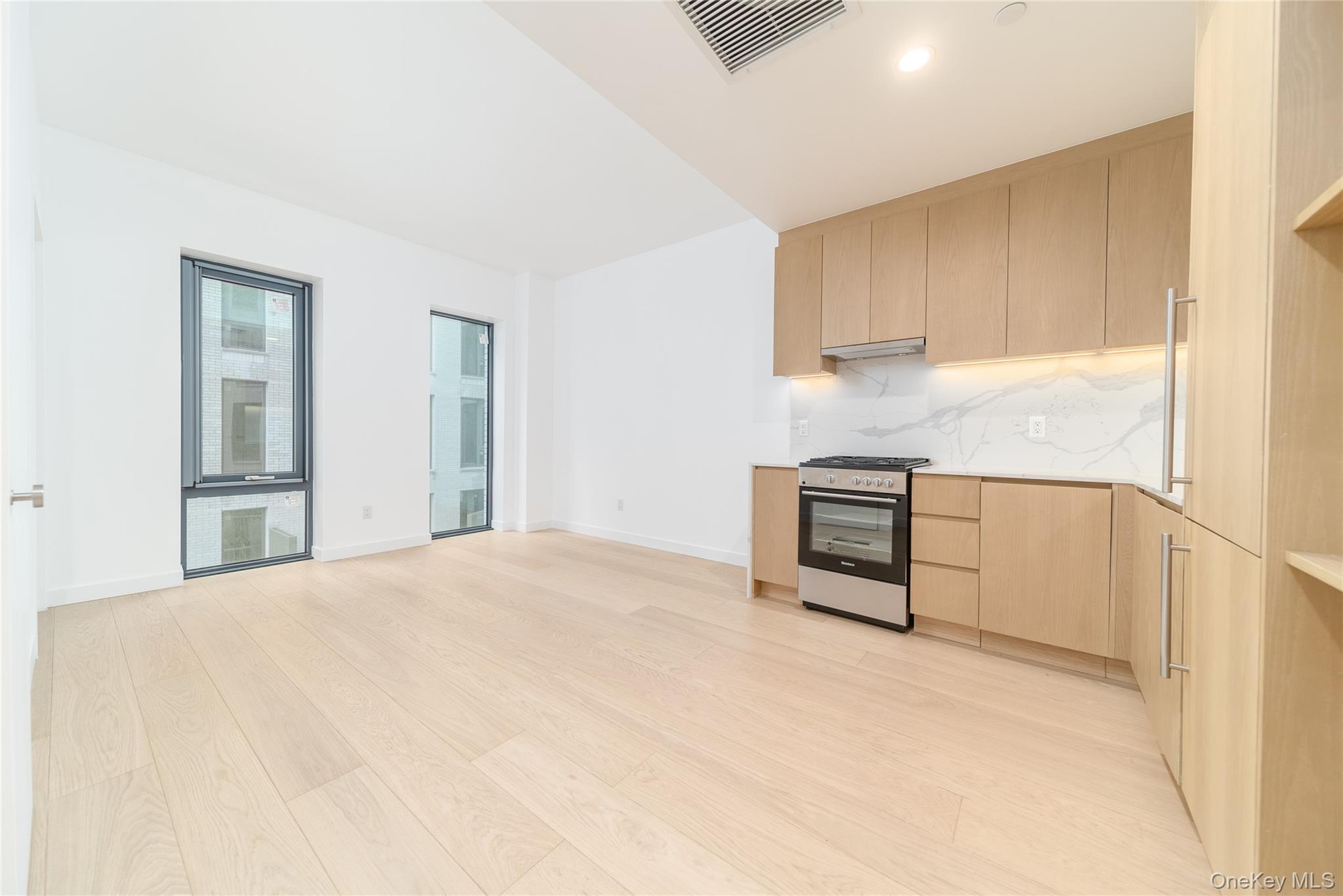 3005 Vernon Boulevard 2H