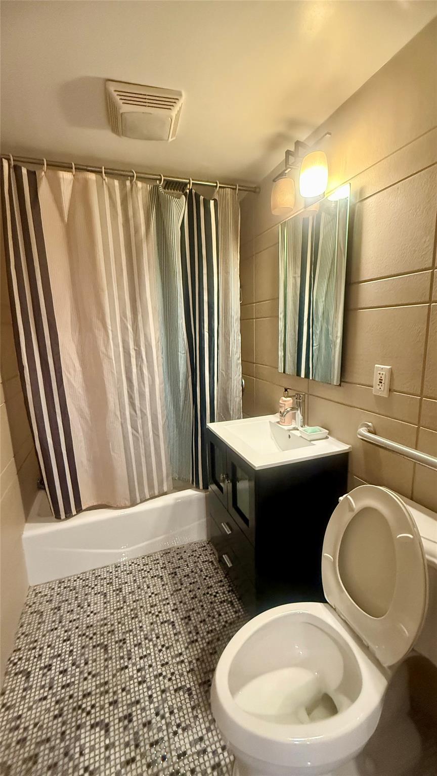 8510 Elmhurst Avenue 6B