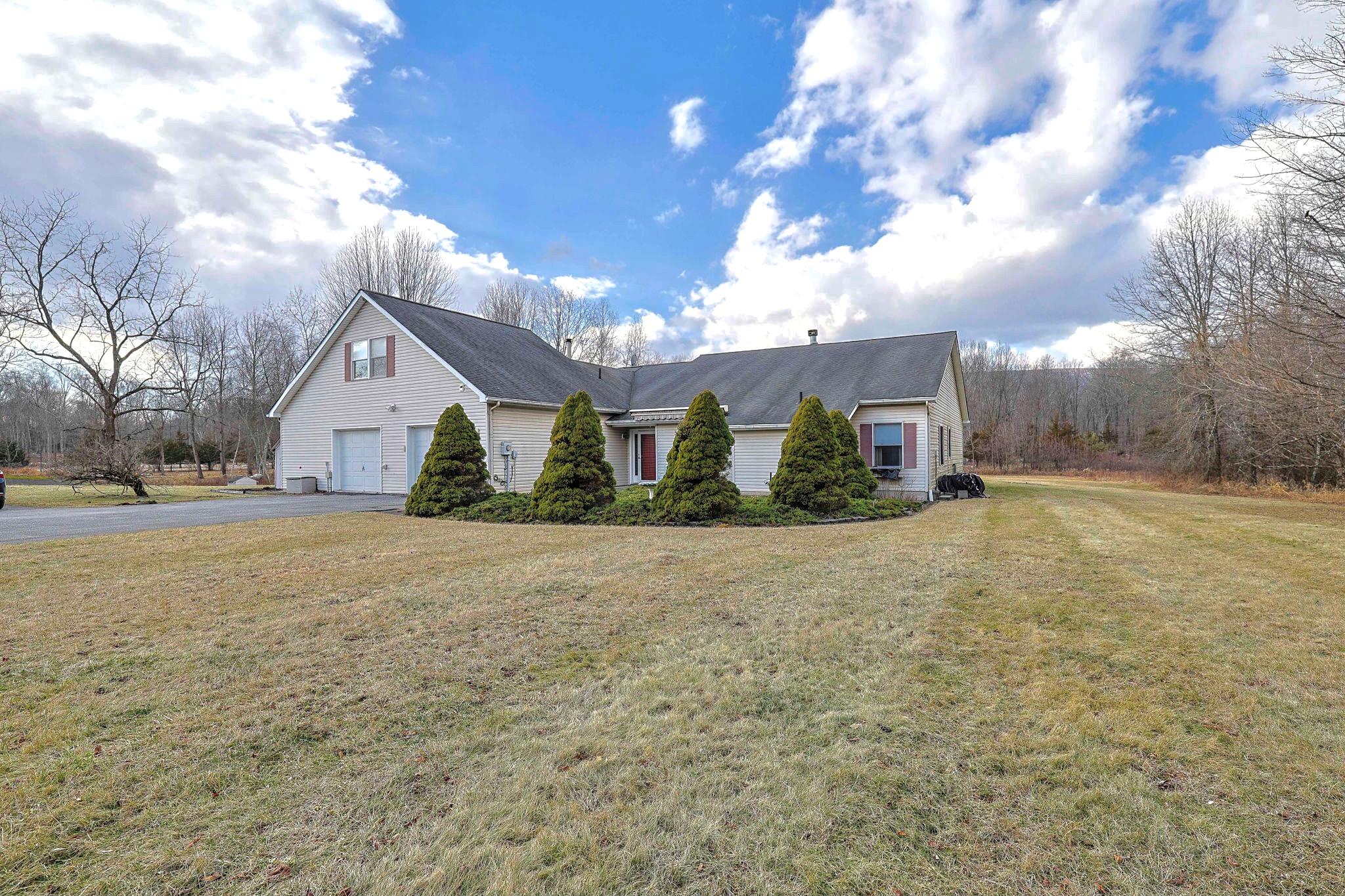 1036 Benjamin Van Keuren Drive, Pine Bush, New York image 3