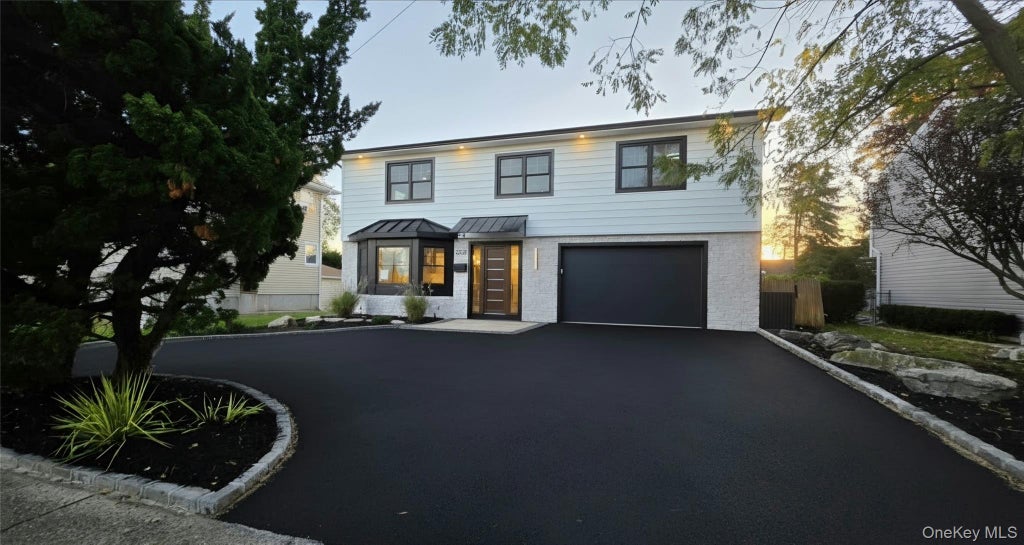 Photo of 2794 Lincoln Boulevard, Merrick, NY 11566 (MLS # 1065824)