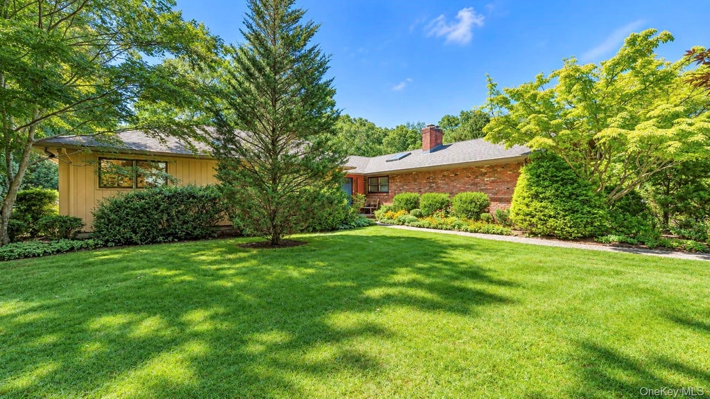 Photo of 39 Daly Court, Riverhead, NY 11901 (MLS # 1048021)