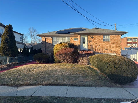 Homes For Sale - 89 Grant Avenue<br/> Farmingdale, NY 11735
