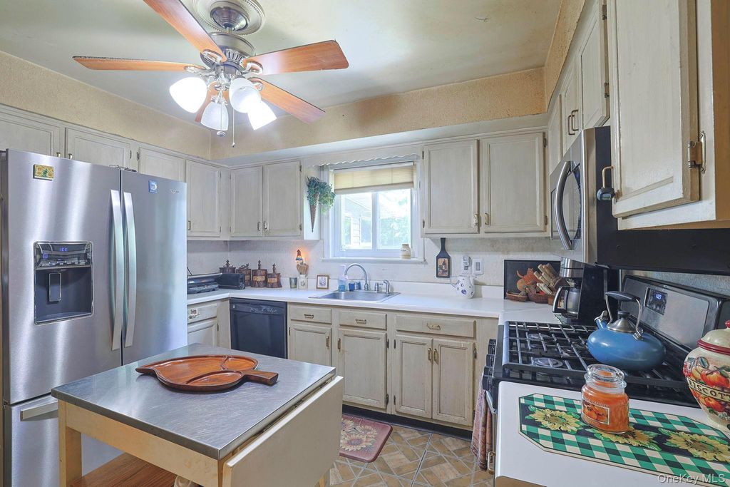 Photo of 2 Mohican Road, Newburgh, NY 12550 (MLS # 913067)