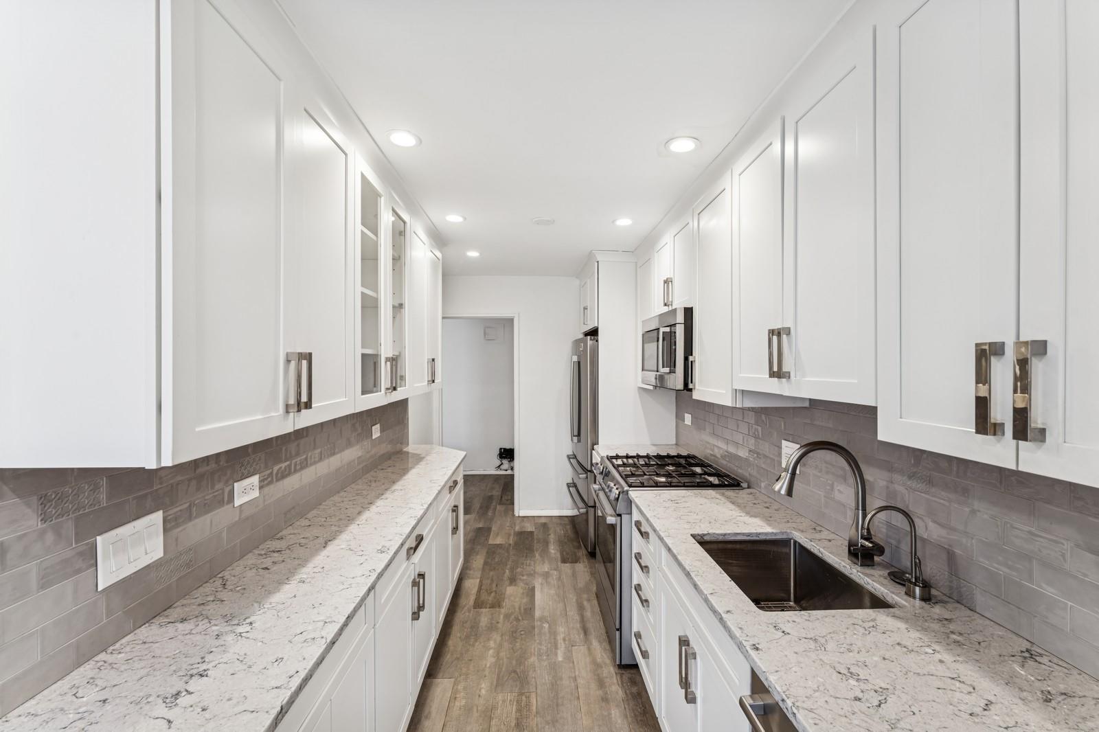 241-20 Northern Boulevard #2B, Little Neck, New York image 1