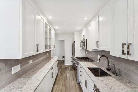 241-20 Northern Boulevard Unit 2B, Little Neck, NY 11362 - MLS#: 846013