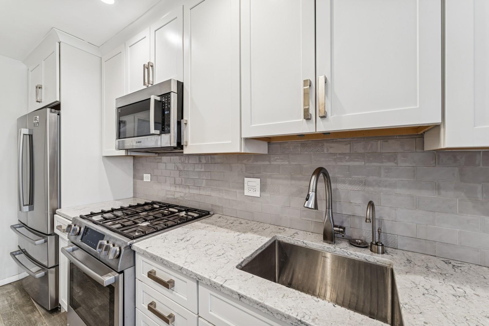 241-20 Northern Boulevard #2B, Little Neck, New York image 3
