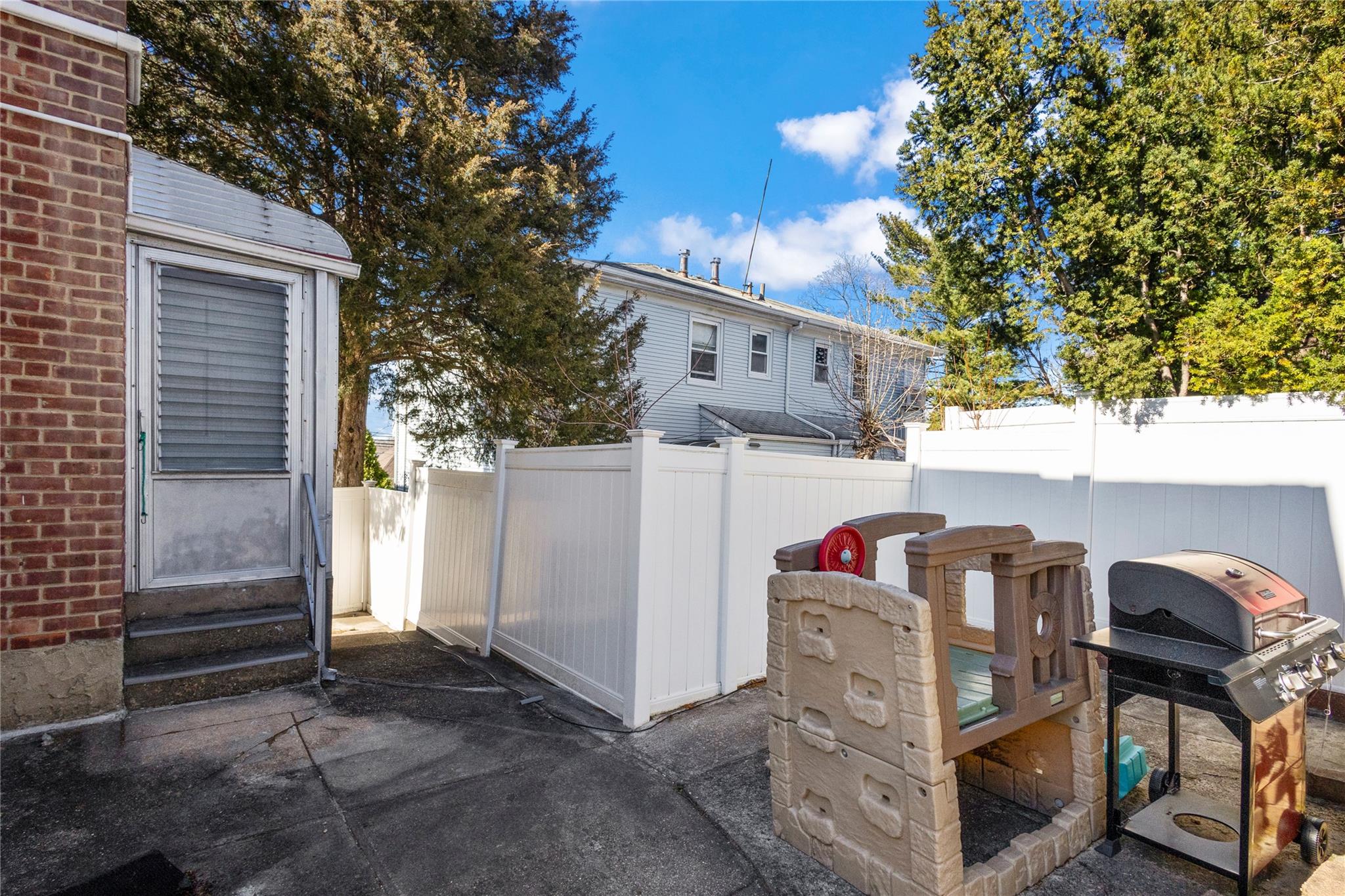 3937 Little Neck Parkway, Little Neck, New York image 13