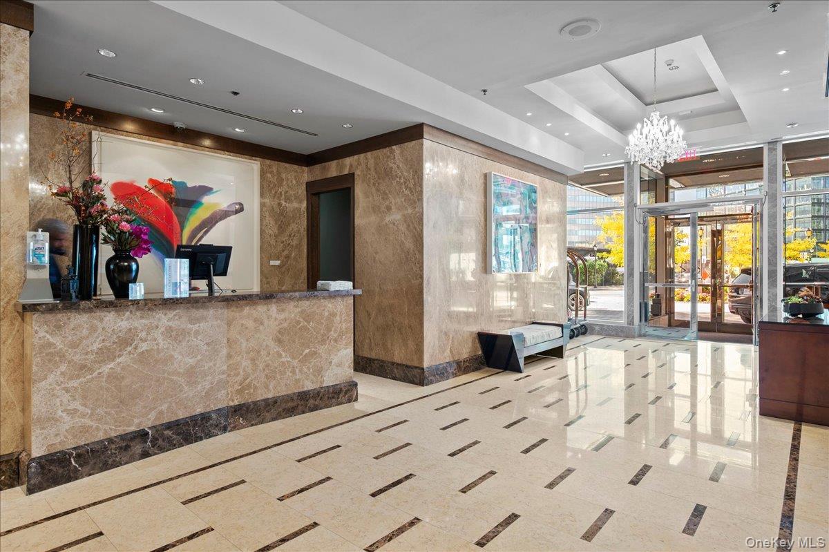 1 Renaissance Square 23C