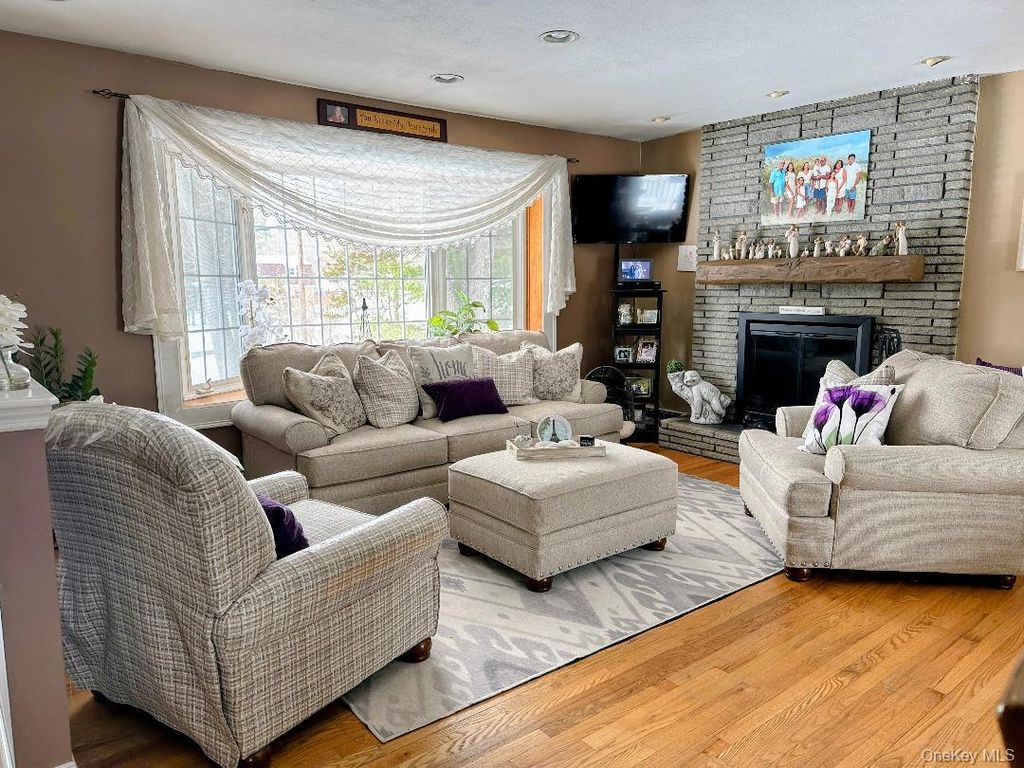 Photo of 5 Orange Court, Wappingers Falls, NY 12590 (MLS # 966210)