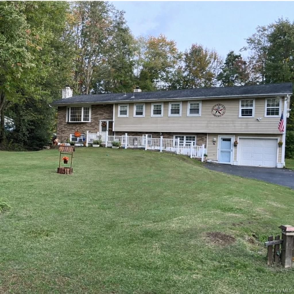 Photo of 5 Orange Court, Wappingers Falls, NY 12590 (MLS # 966210)