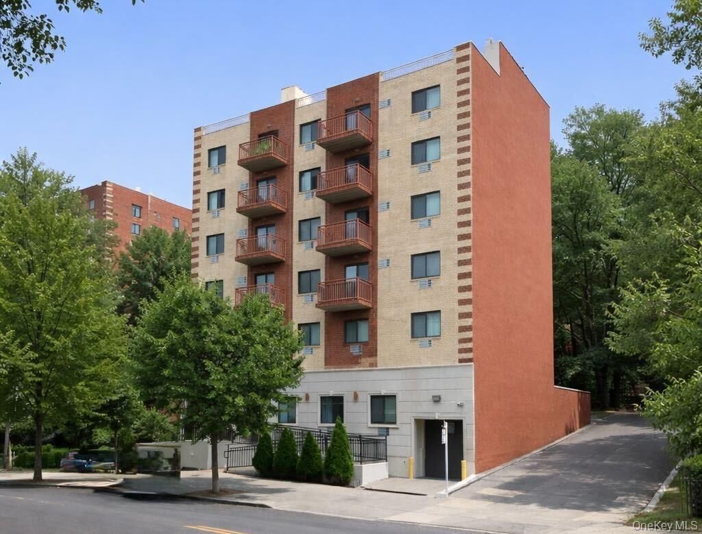 Photo of 141-16 84th Drive #5A, Briarwood, NY 11435 (MLS # 954757)