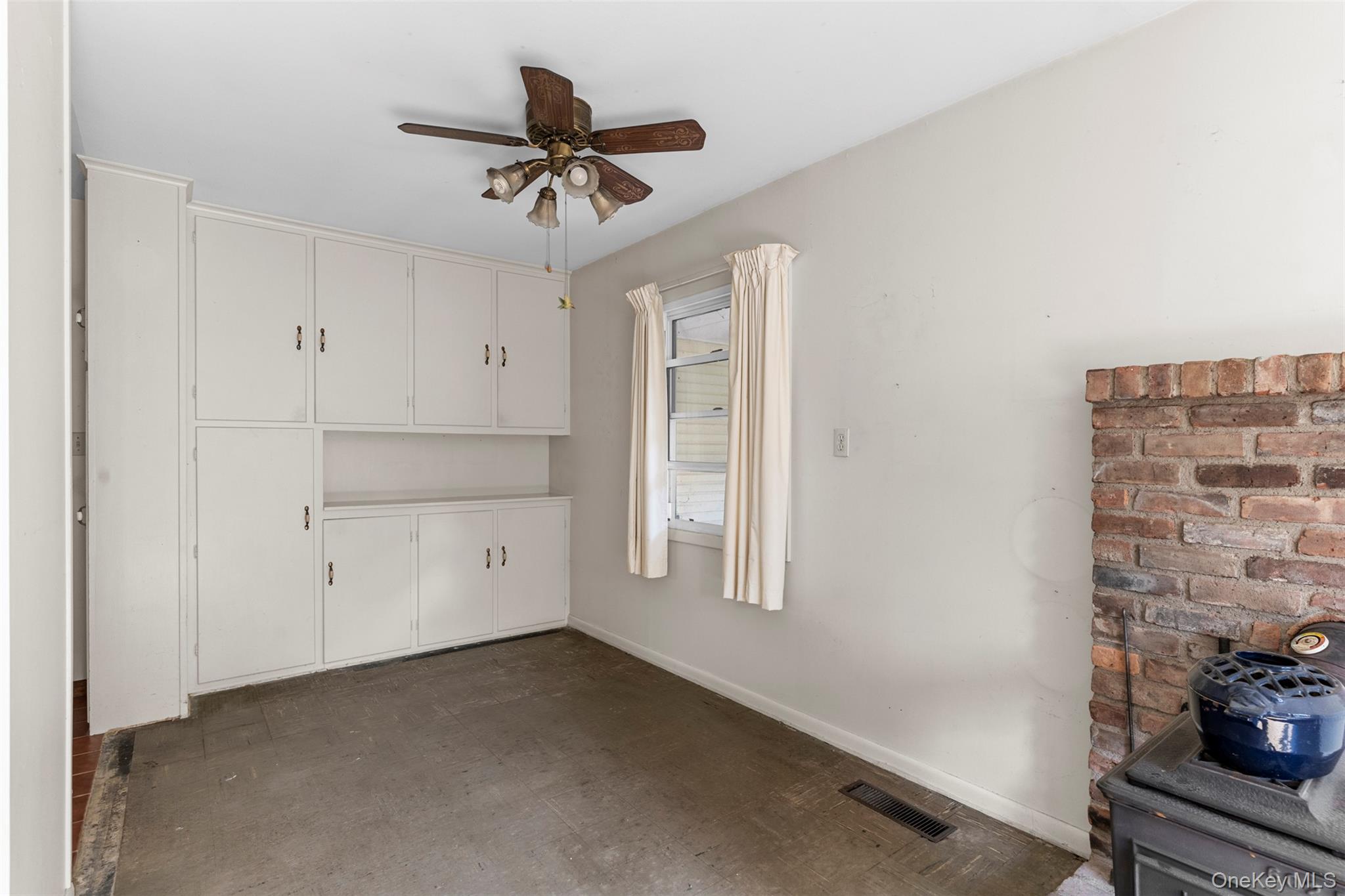 Woodstock, New York 12498, United States, 3 Bedrooms Bedrooms, ,1 BathroomBathrooms,Residential,Active,193676