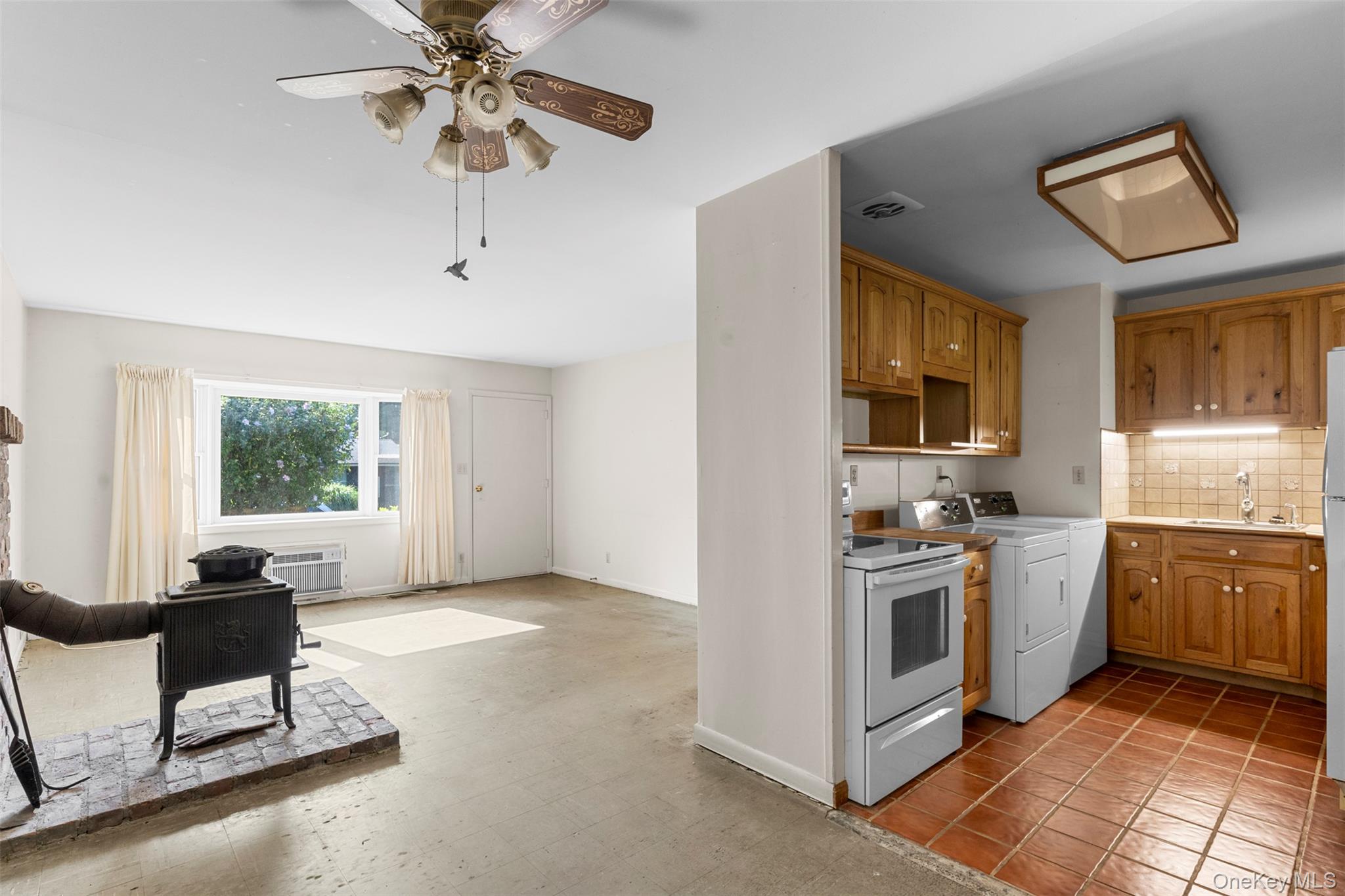 Woodstock, New York 12498, United States, 3 Bedrooms Bedrooms, ,1 BathroomBathrooms,Residential,Active,193676