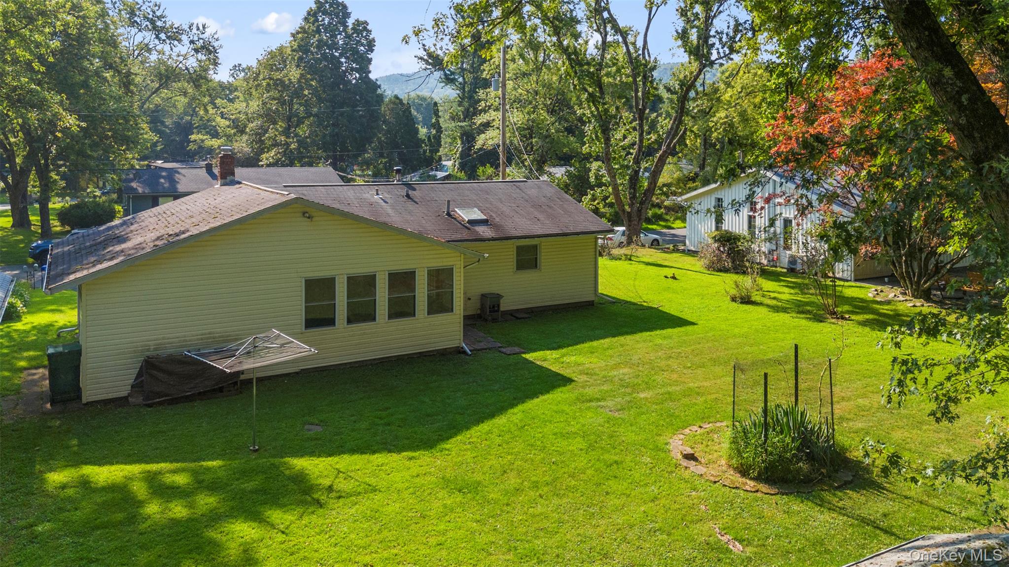 Woodstock, New York 12498, United States, 3 Bedrooms Bedrooms, ,1 BathroomBathrooms,Residential,Active,193676