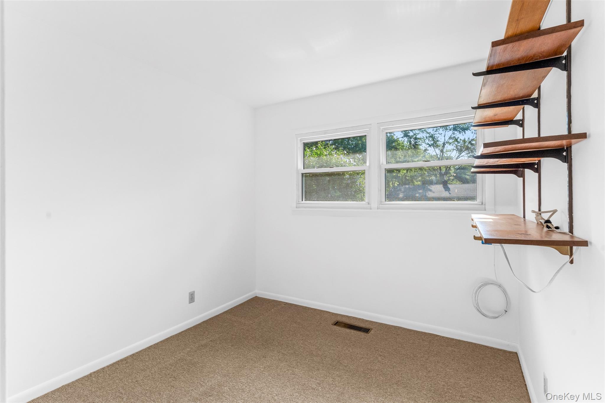 Woodstock, New York 12498, United States, 3 Bedrooms Bedrooms, ,1 BathroomBathrooms,Residential,Active,193676