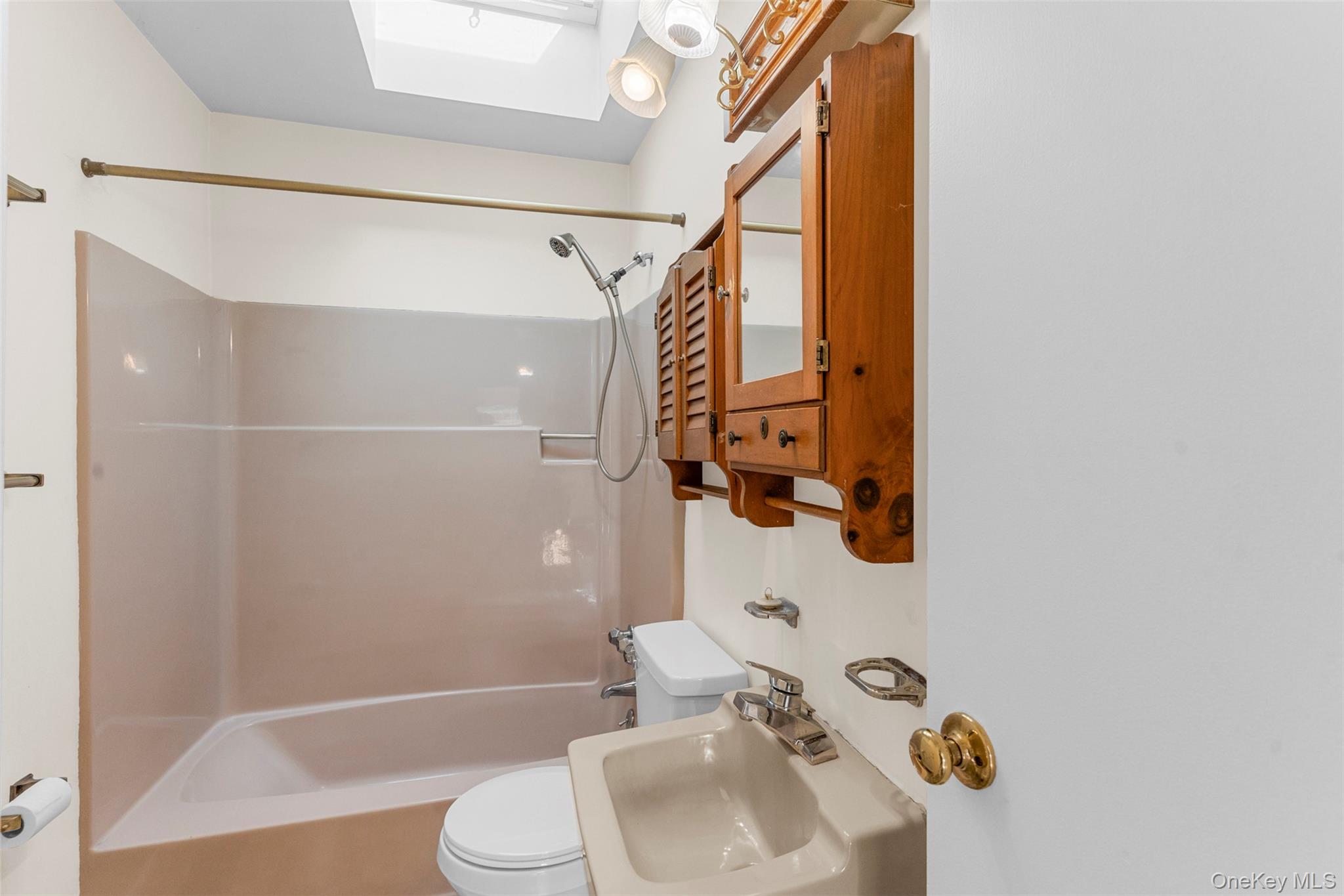 Woodstock, New York 12498, United States, 3 Bedrooms Bedrooms, ,1 BathroomBathrooms,Residential,Active,193676