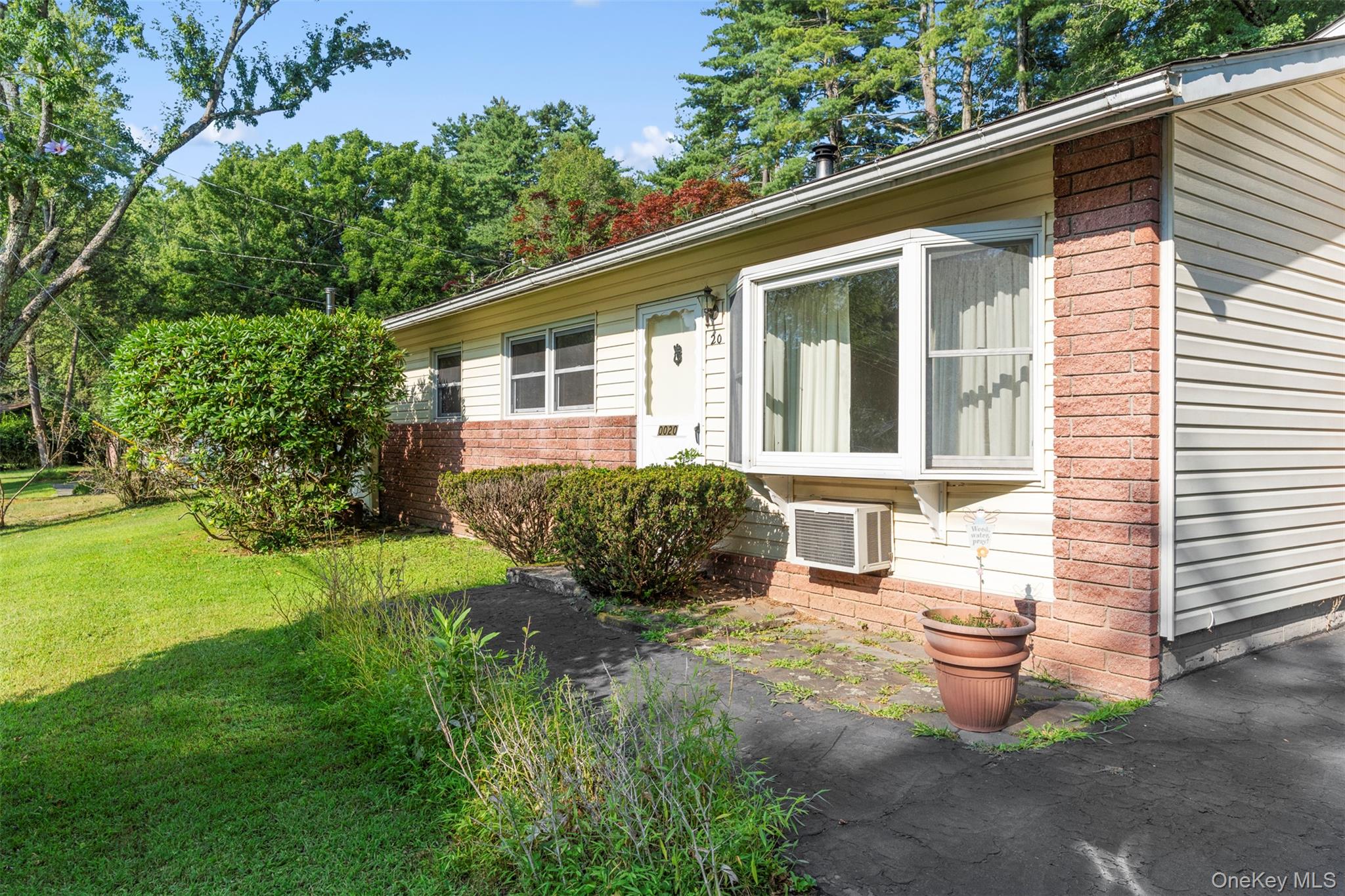 Woodstock, New York 12498, United States, 3 Bedrooms Bedrooms, ,1 BathroomBathrooms,Residential,Active,193676