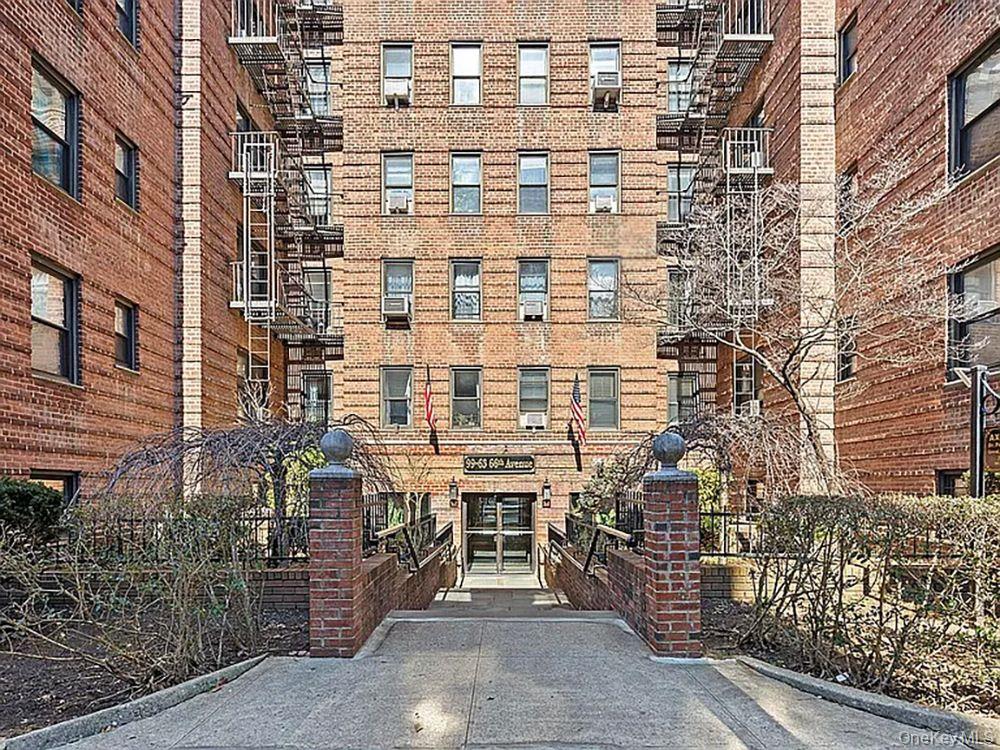 View of apartment building / complex