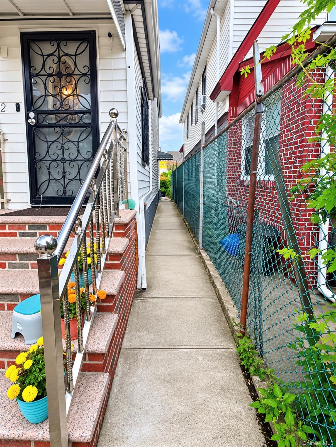 188-42 Woodhull Avenue - Photo 2