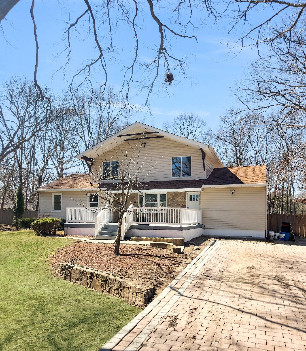 36 Arbutus Court, Ronkonkoma, New York image 2