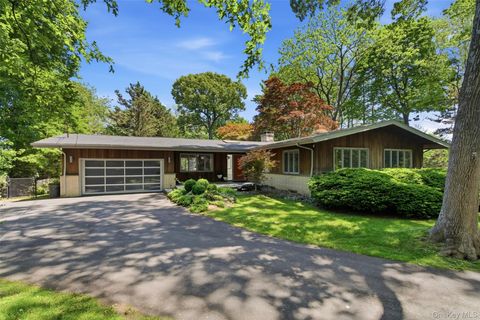 Homes For Sale - 54 Washington Drive<br/> Centerport, NY 11721